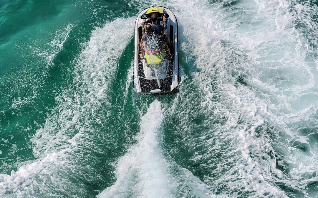 Naviguer en jet ski à Cannes-Mandelieu : le guide complet pour les amateurs de sport nautique